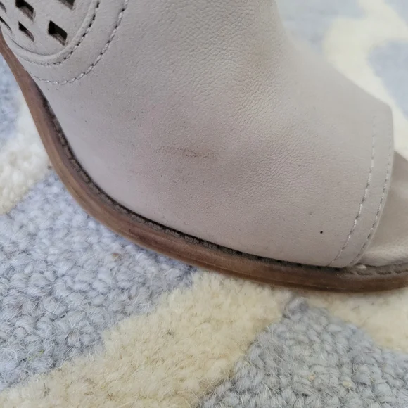 Jessica Simpson Peep Toe Shooties - Picture 5 of 12